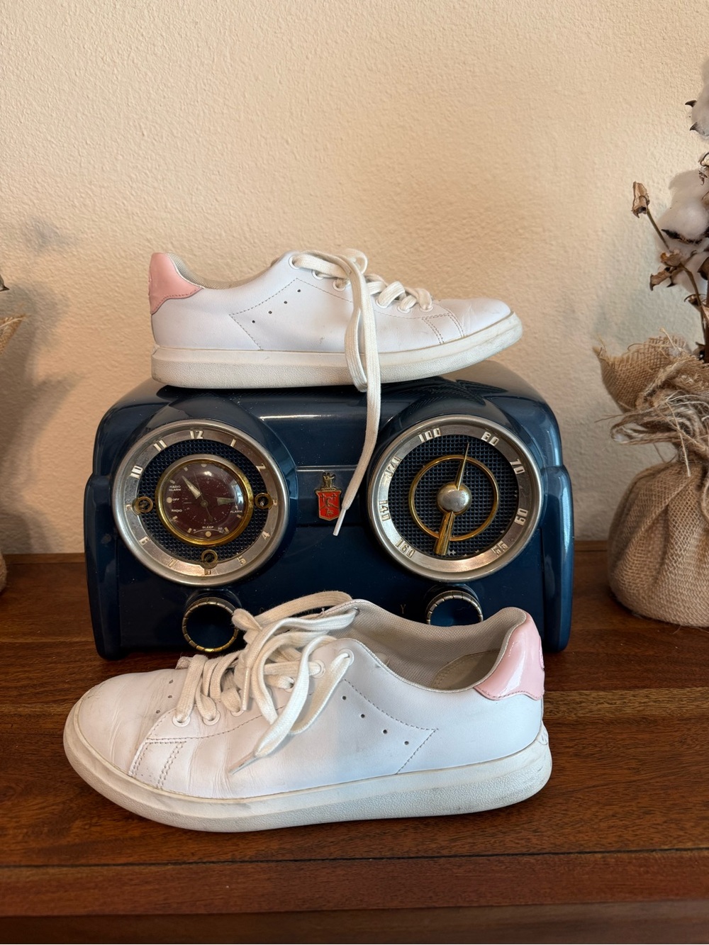 Tory Burch Howell Court Sneaker White Leather w/ Pink lace up Shoes Size 7